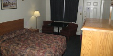 Executive Suite at the Hilltop Motor Inn in Elk Point, Alberta near St. Paul, Vermillion, Bonneyville and Cold Lake.